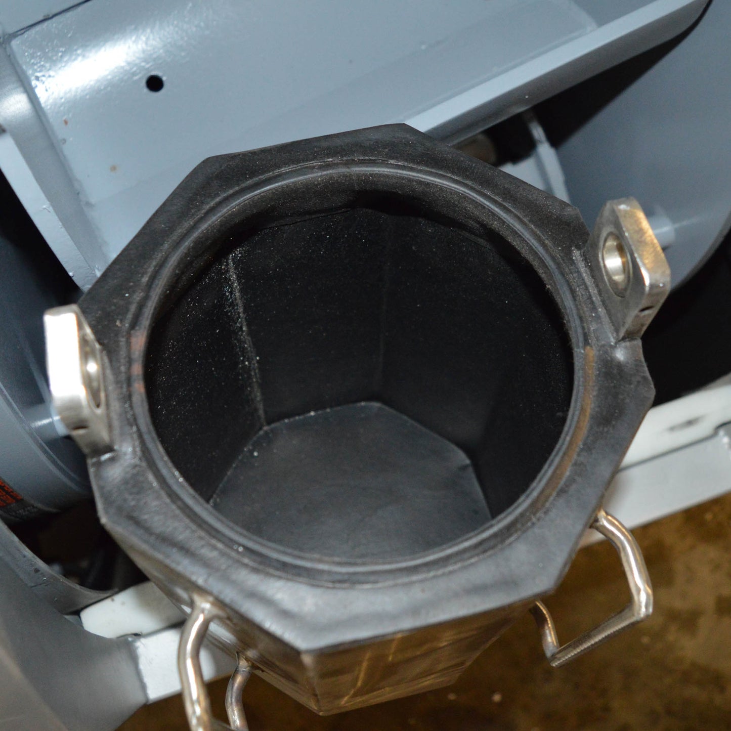 CV8-600 High Energy Centrifugal Barrel Tumbler